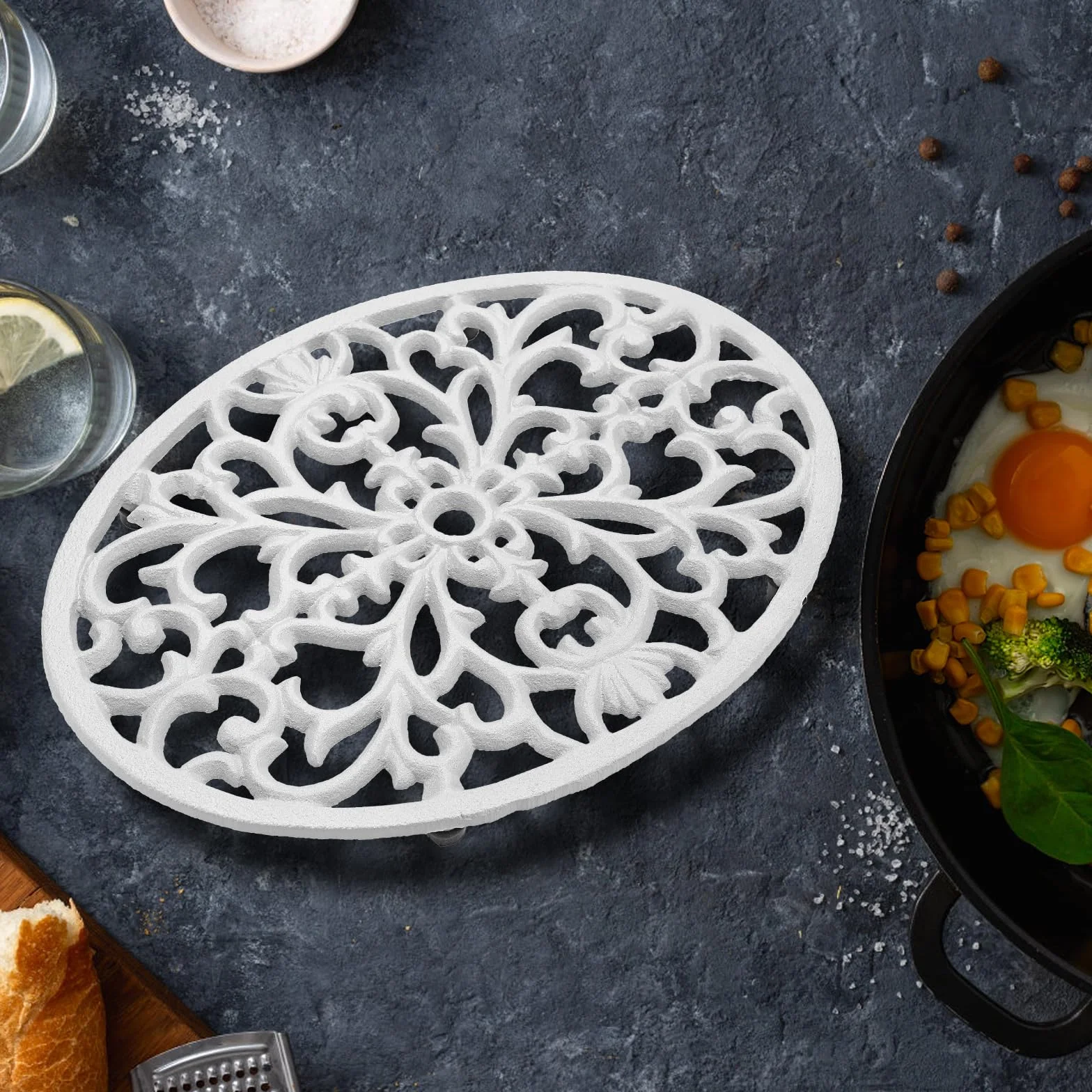 Dessous de plat ovale en fonte vintage avec pattes en caoutchouc pour cuisine et salle à manger (blanc)
