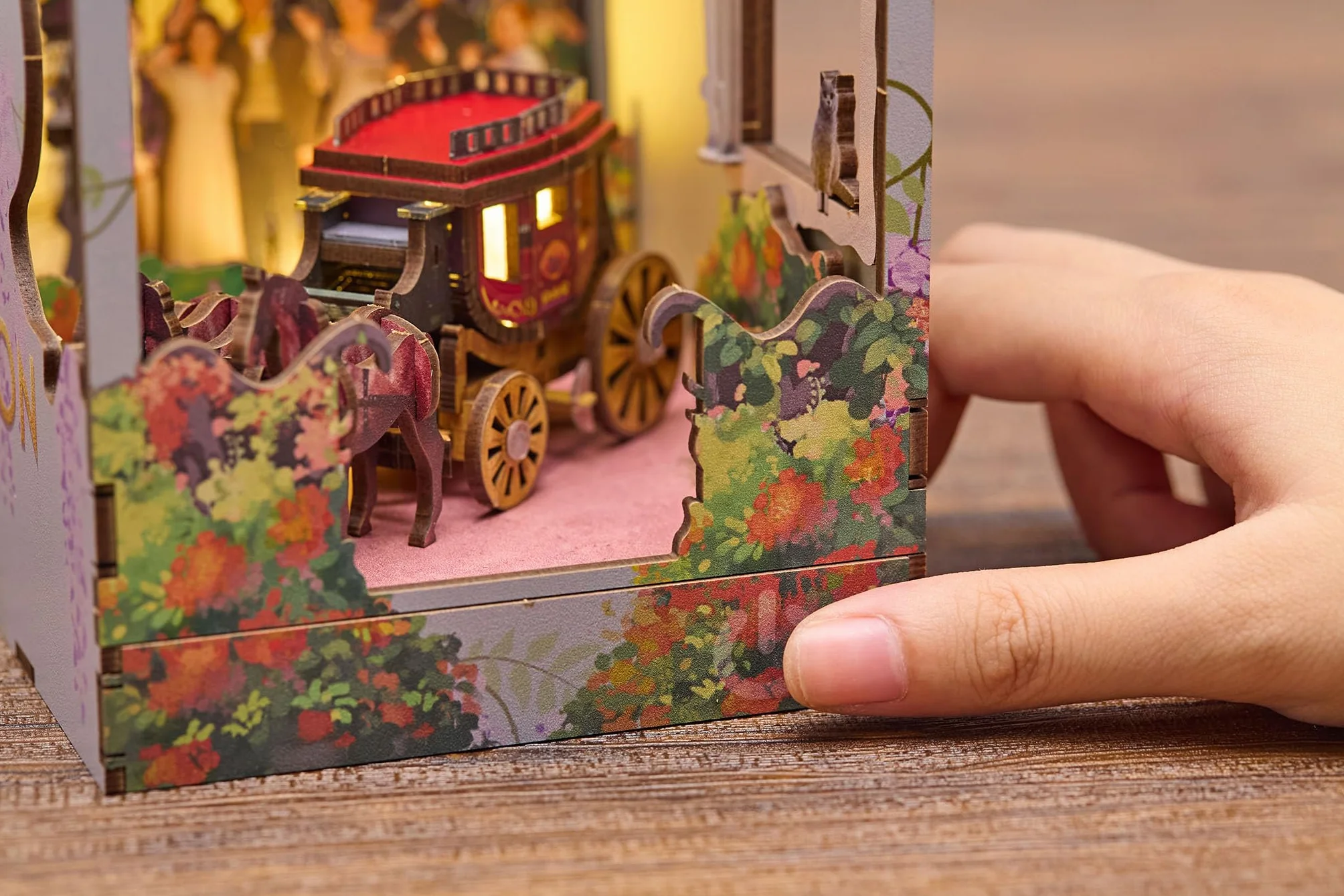 Revell Tiny Adventures Bridgerton Into The Light Book Nook LED Artisanat Miniature 3D Bois