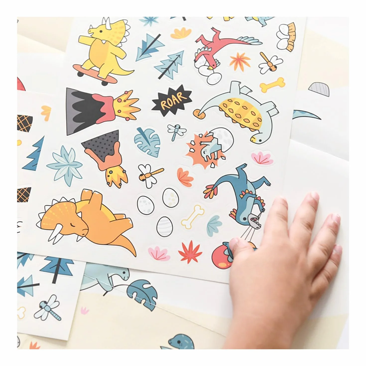 POPPIK Poster créatif Dinosaure avec Autocollants Amovibles Kit d'autocollants pour Enfants 46 x 68 cm